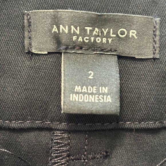 Ann Taylor Factory Wms 2 Black Bermuda Shorts Pockets Mid Rise Summer - Picture 3 of 6